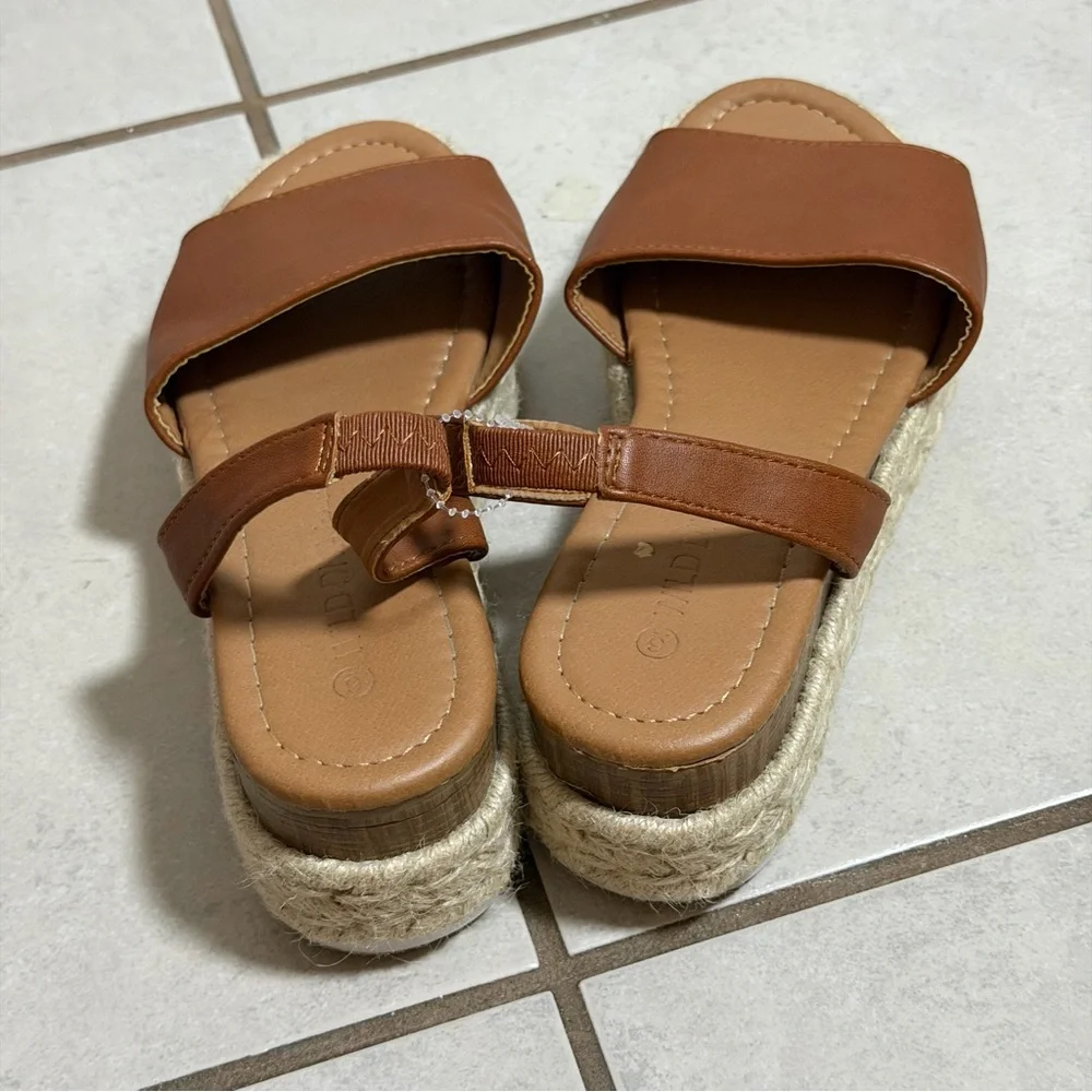 Wild Diva‎ Brown Faux Leather Espadrille Sandals Platform Size 6